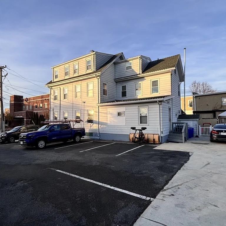 12 Pine St, Attleboro