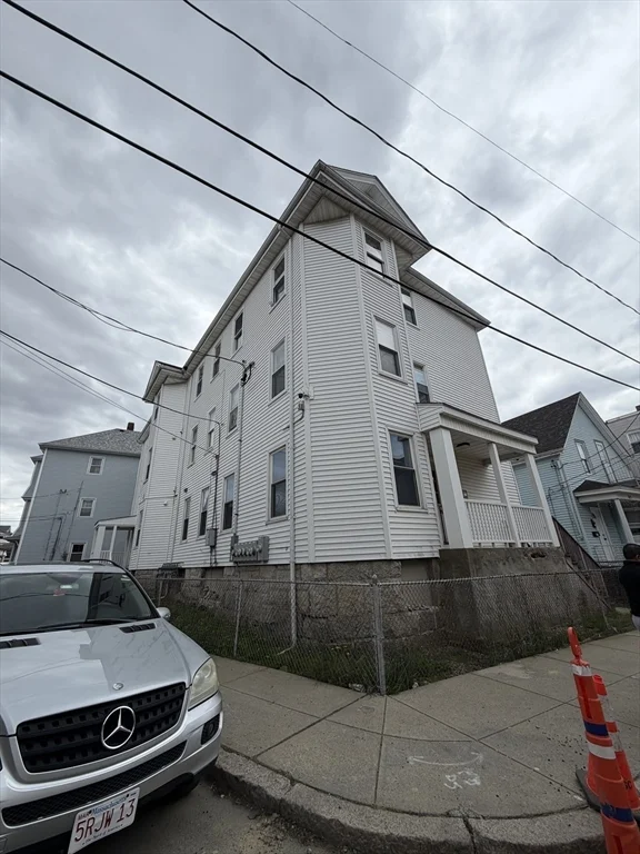 69 Jencks St, Fall River