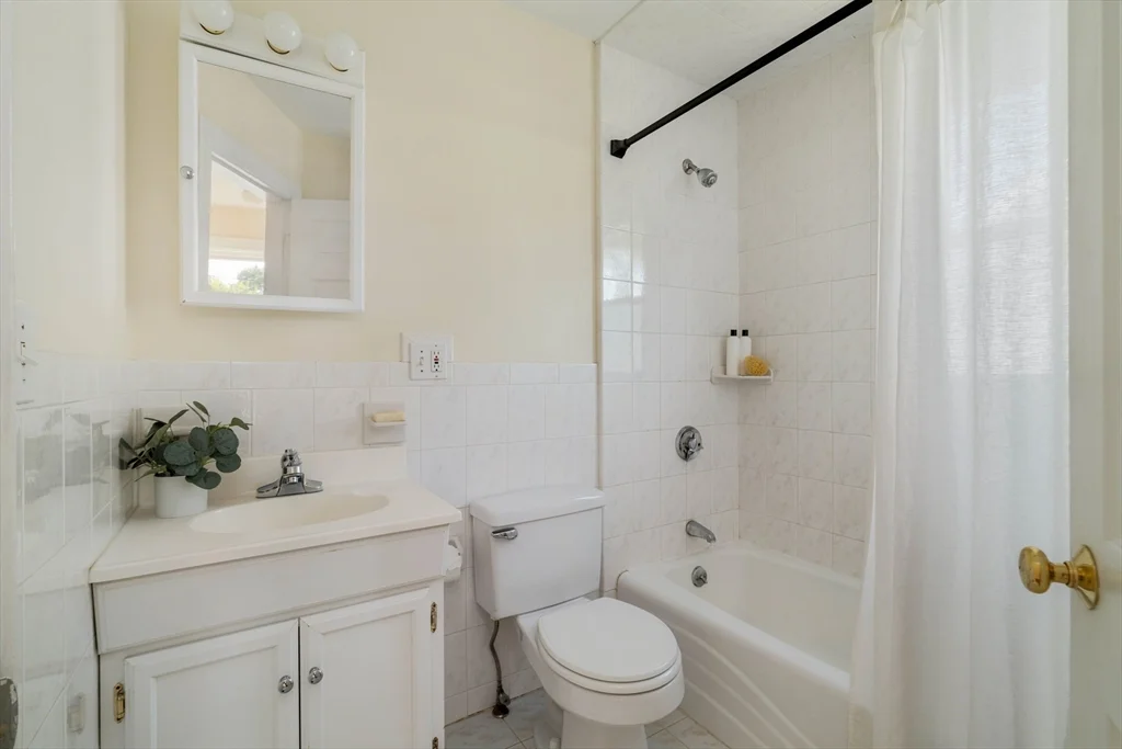 87 College Ave, Medford