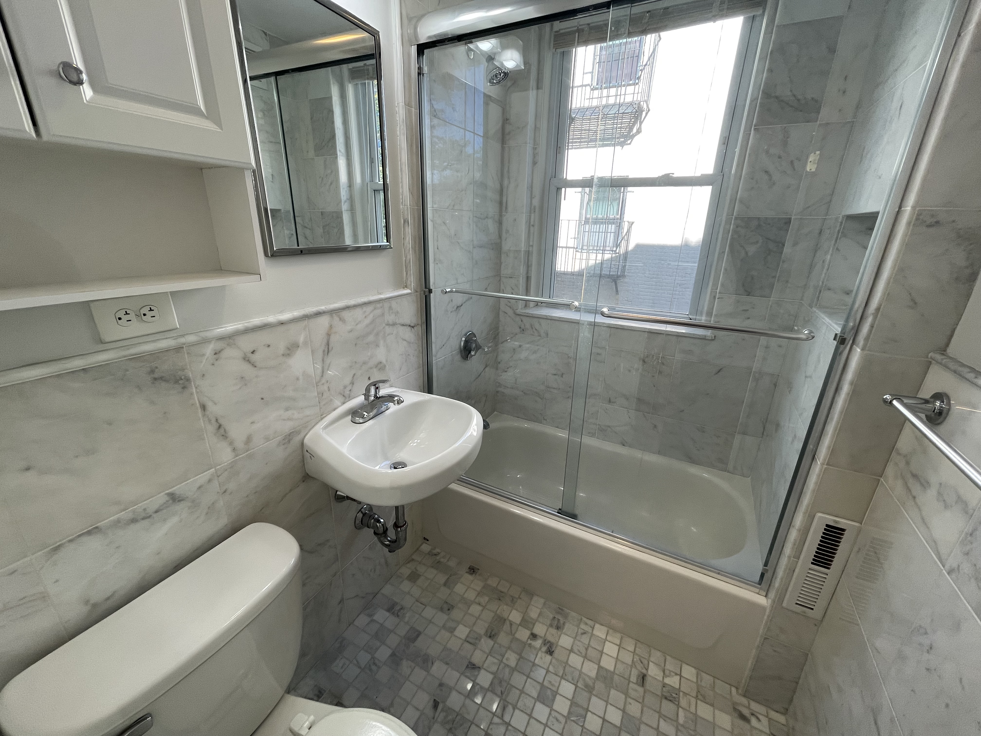 49 Worthington St, Mission Hill