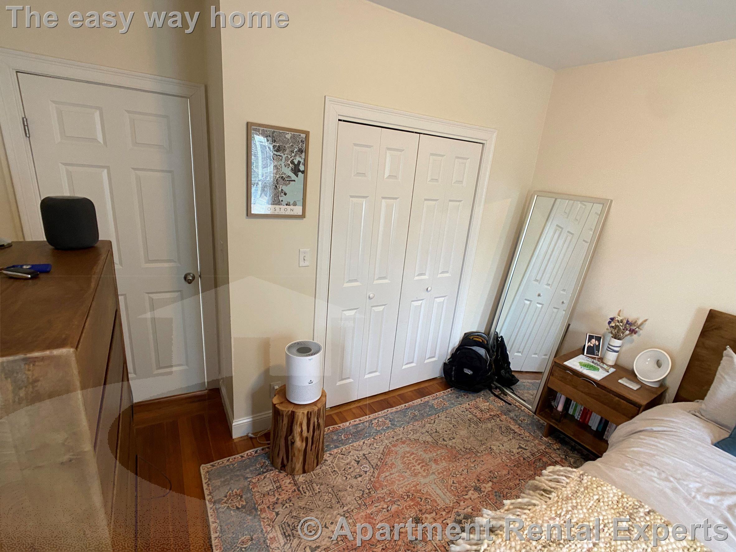 23 Willard Ave, Tufts