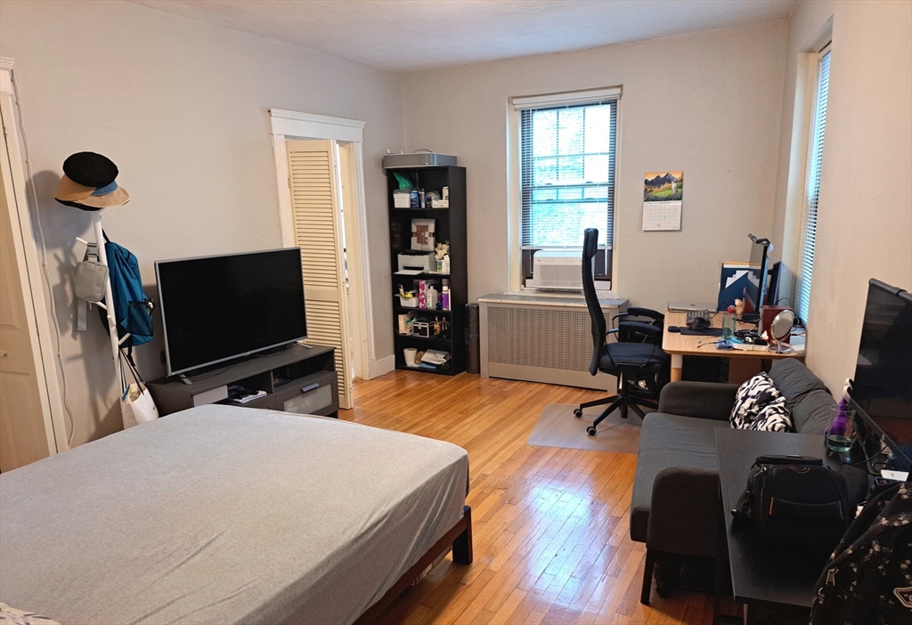 64 Queensberry St, Fenway