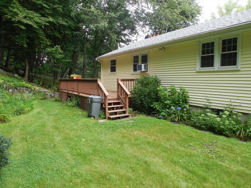 166 Totten Pond Rd, Piety Corner