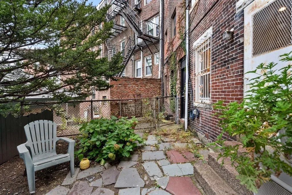 6 North Hudson St, North End