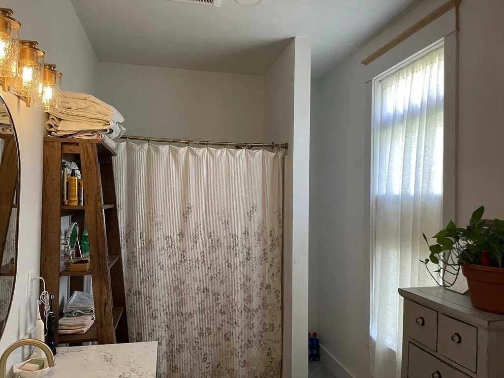 1 Lamoureux Ln, Spencer