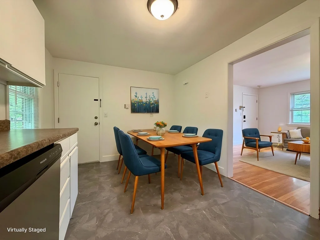 15 Park Ave, Foxboro