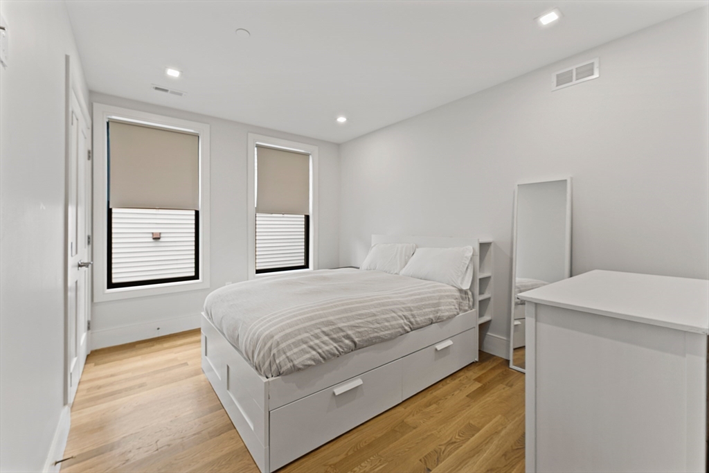 8 Mercer St, South Boston