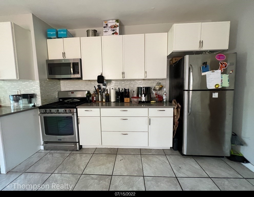 3 bed, 1 bath apartment for rent at 372 Medford St Unit 3, Winter Hill — photo 2 of 16