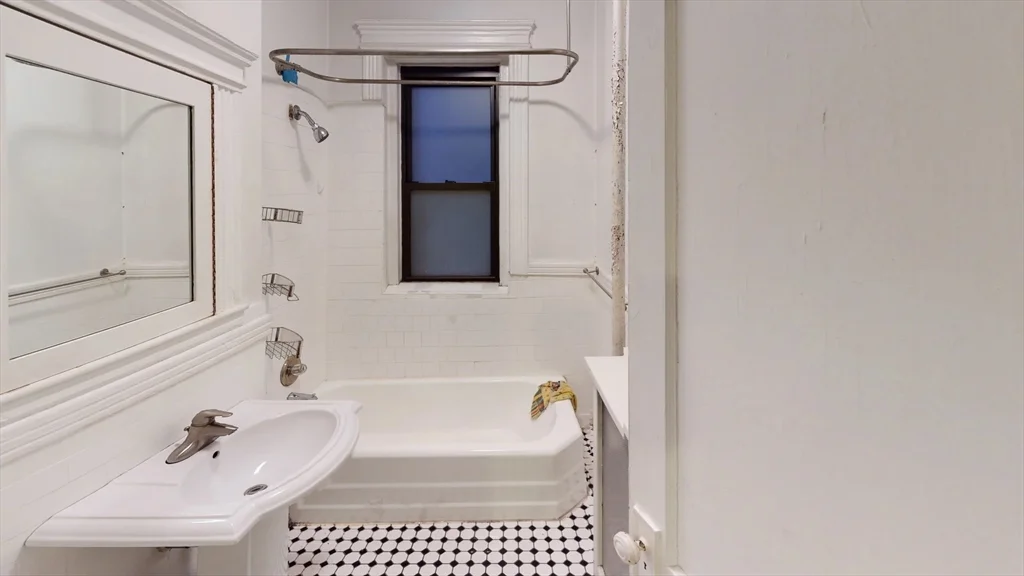 52 Charlesgate E, Brighton