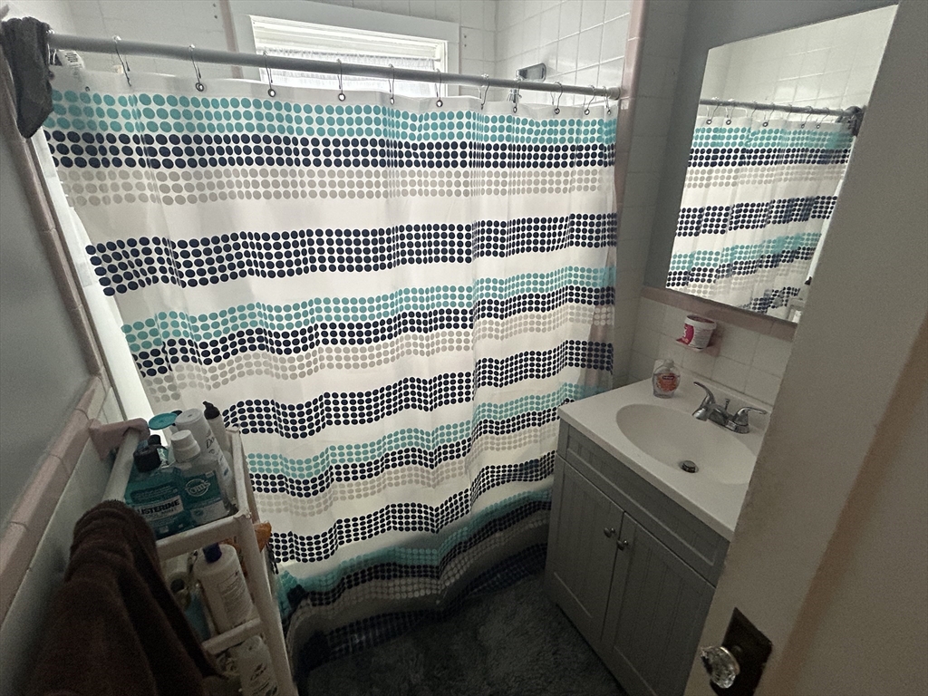 25 Irvington Rd, West Somerville