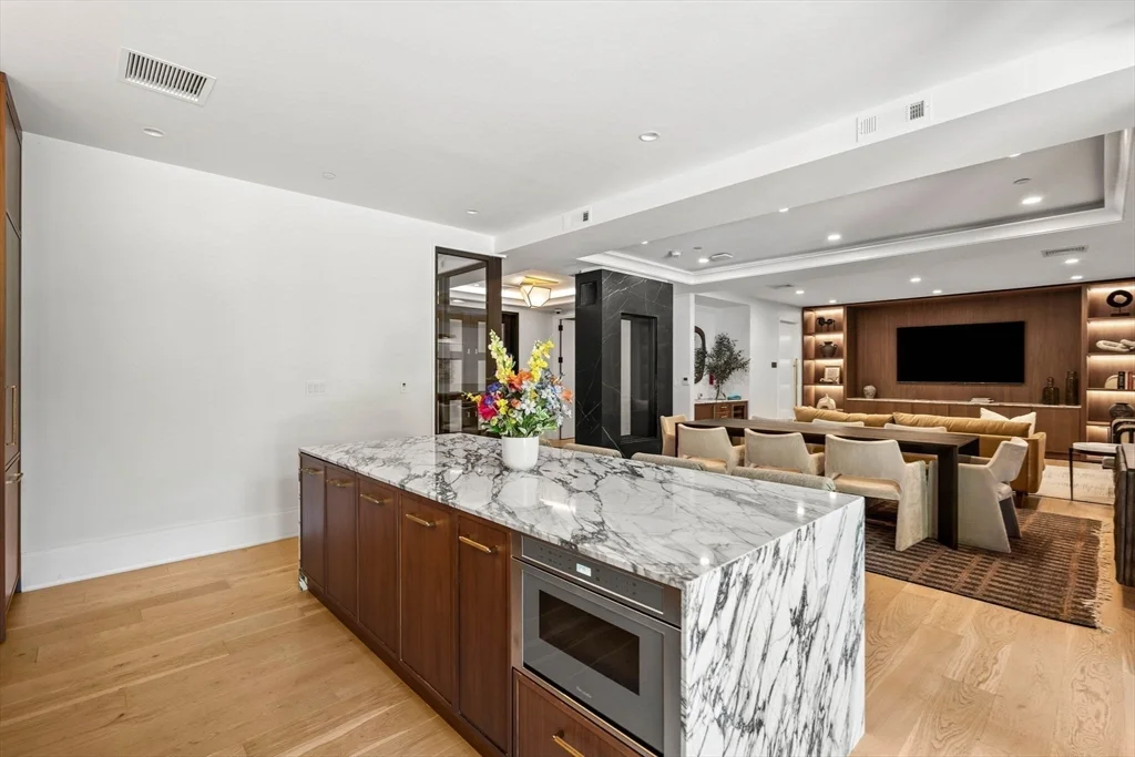 100 Linden St, Wellesley