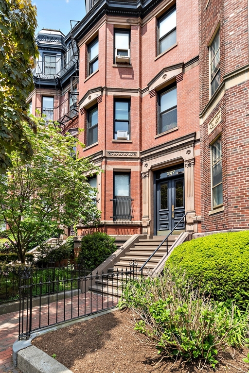 127 Marlborough St, Back Bay