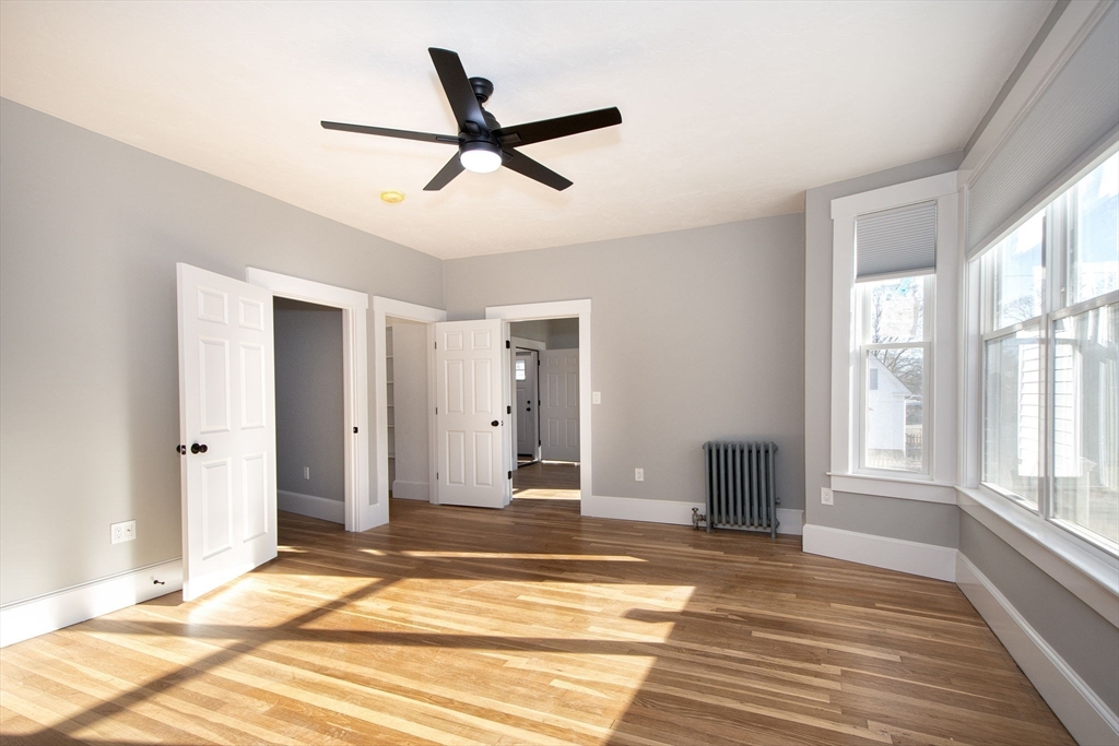 29 East Ave, Whitman