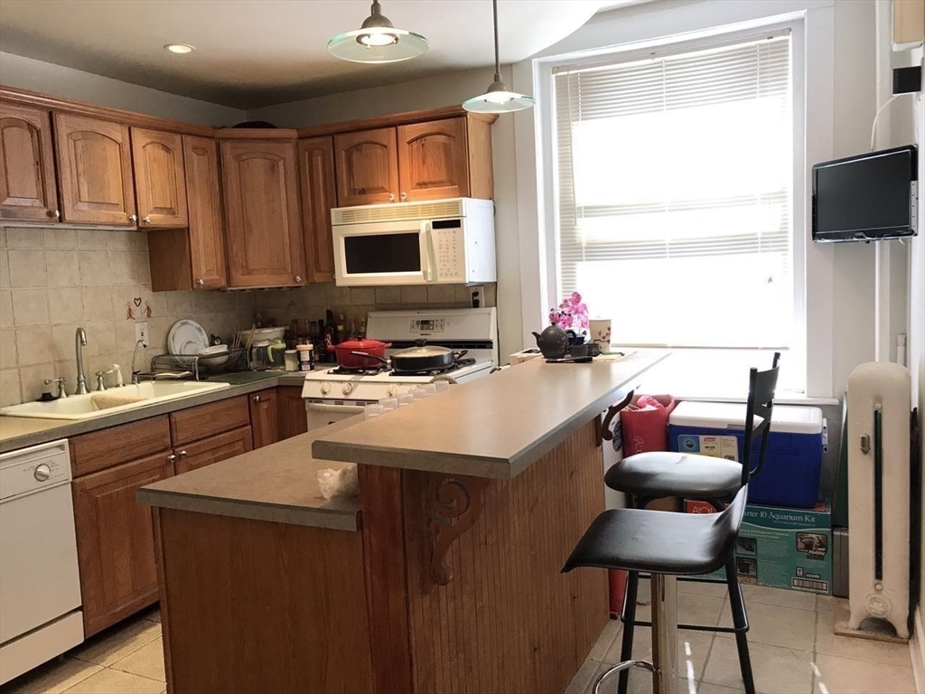 380 Riverway, Mission Hill