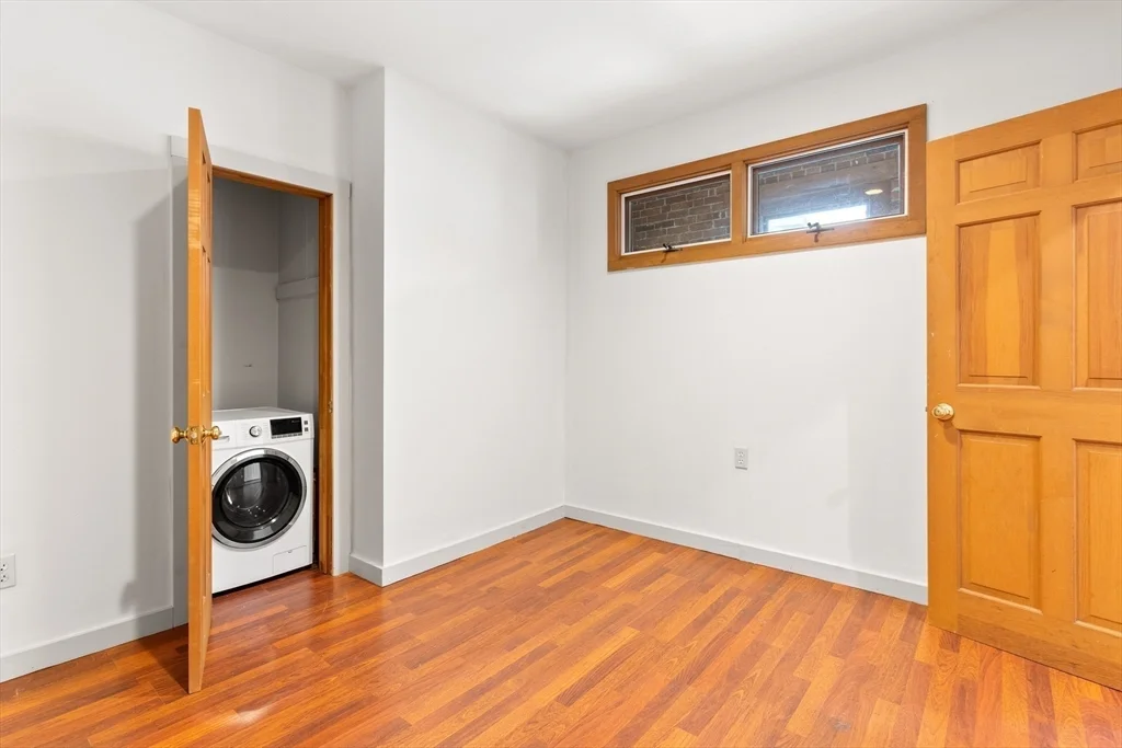 100-102 Main St, Gloucester