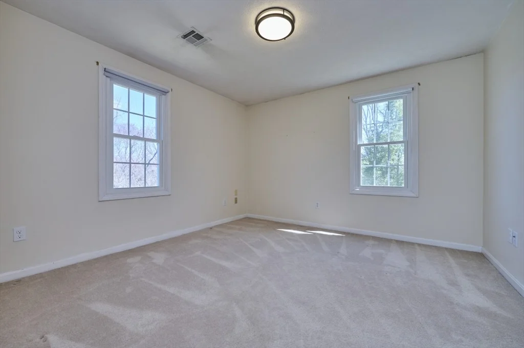 7 Gibbs Valley Path, Framingham