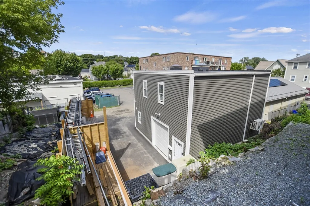 13 Town Hill St, Quincy