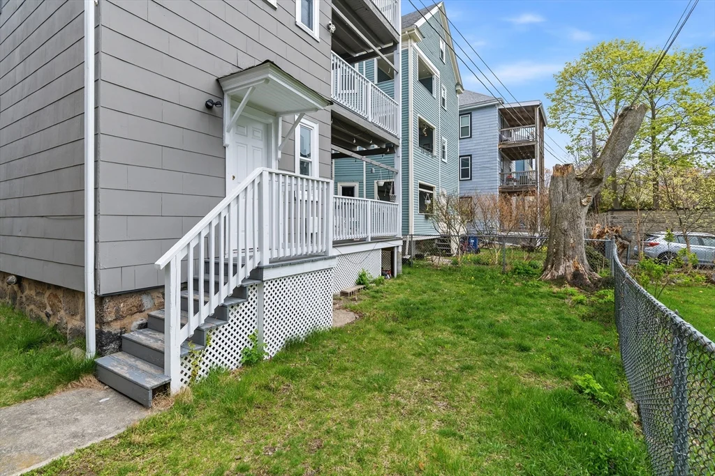 9 Spalding St, Jamaica Plain
