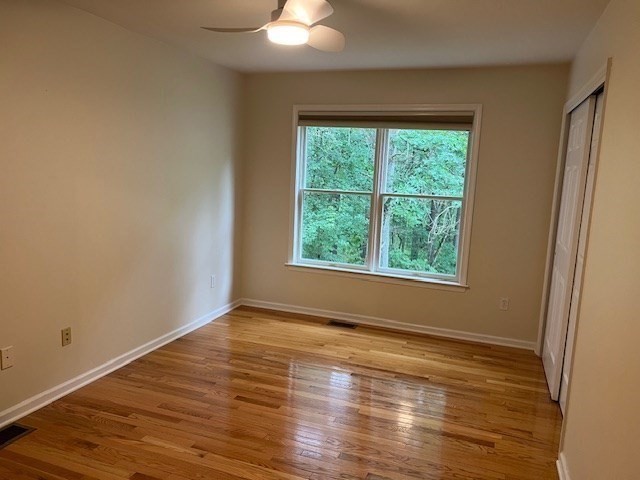 8 Stonegate Ln, Bedford