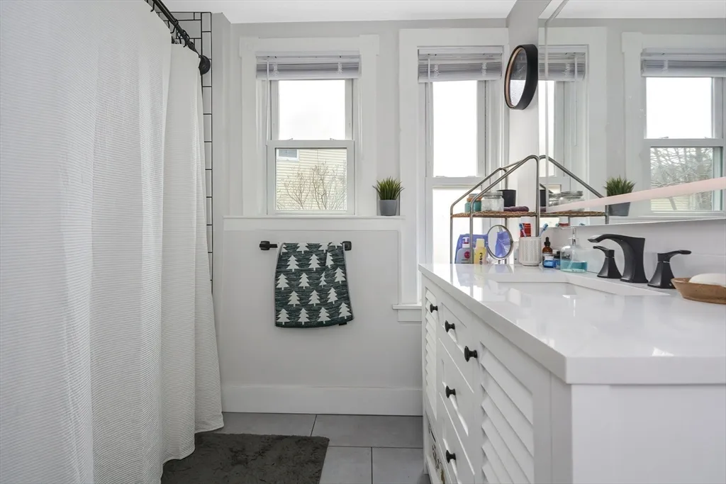 21 Cemetery St, Hopedale