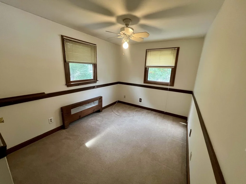 12 Saran Ave, Bedford