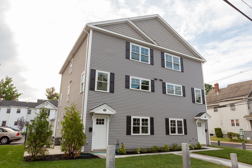 63 Bacon St, Waltham