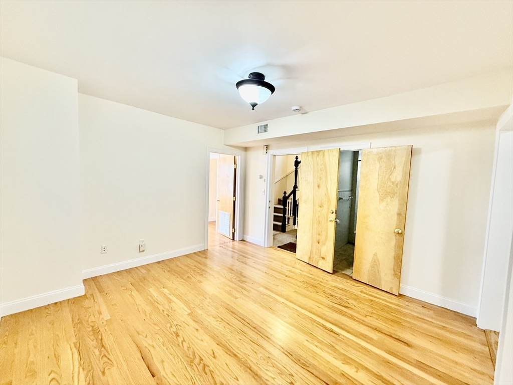 724 Cambridge St, Wellington-Harrington