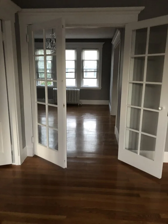 403-405 W Clinton St, West