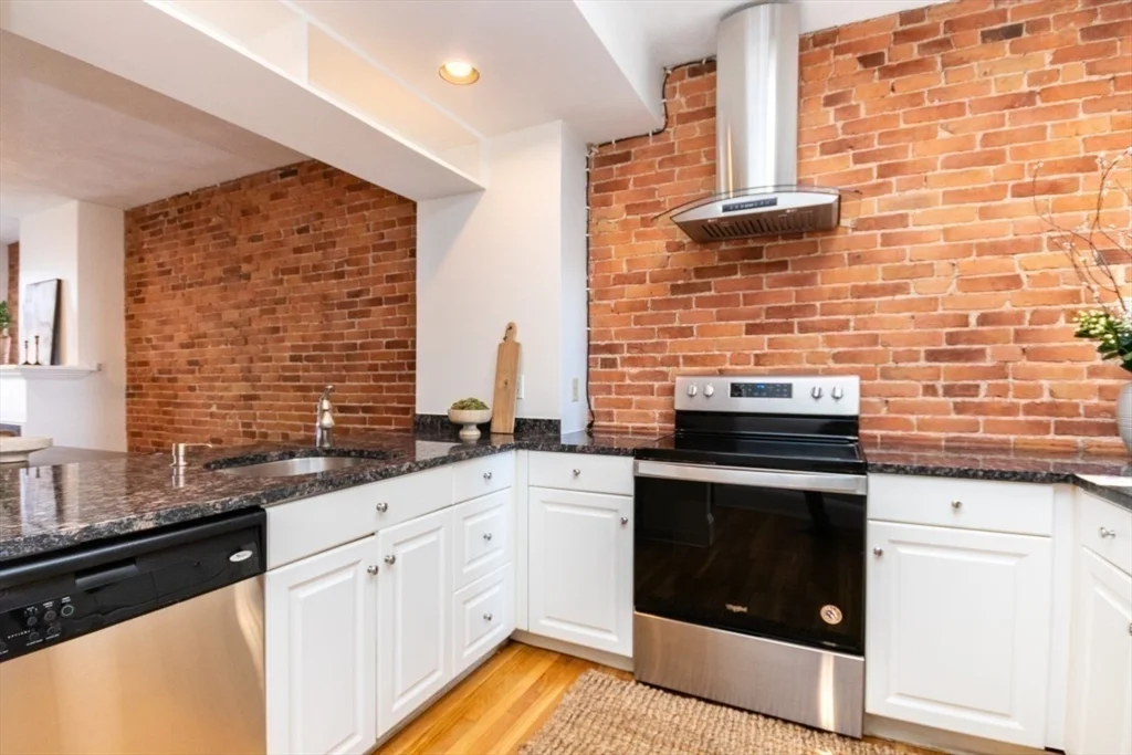 298A Bunker Hill St, Charlestown