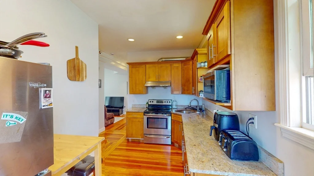 16 Carpenter St, South Boston