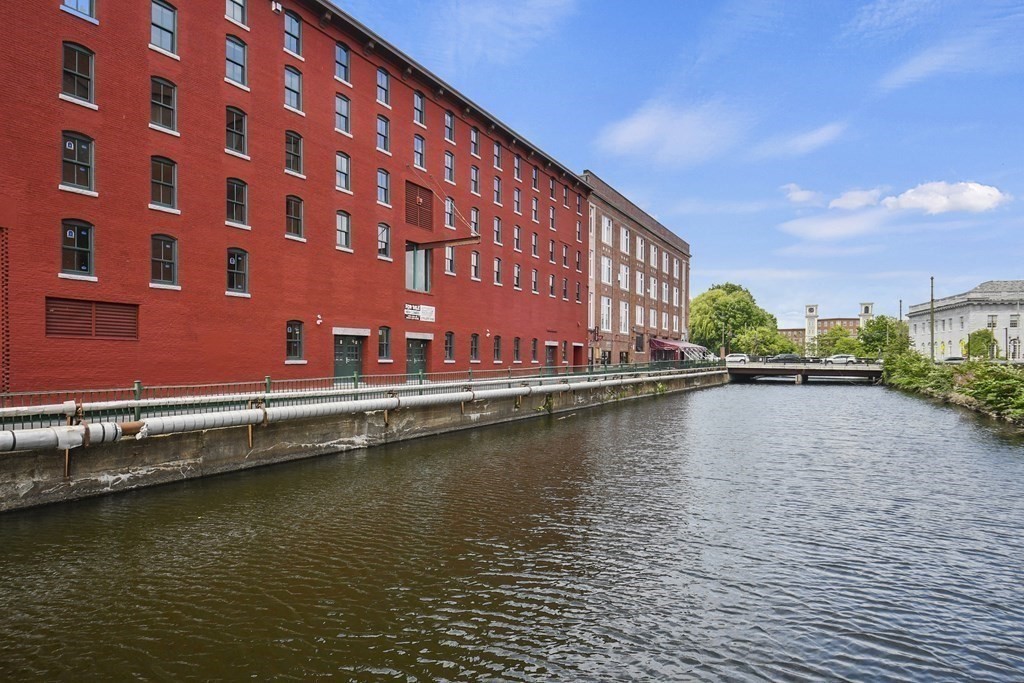 17 Kearney Sq, Lowell