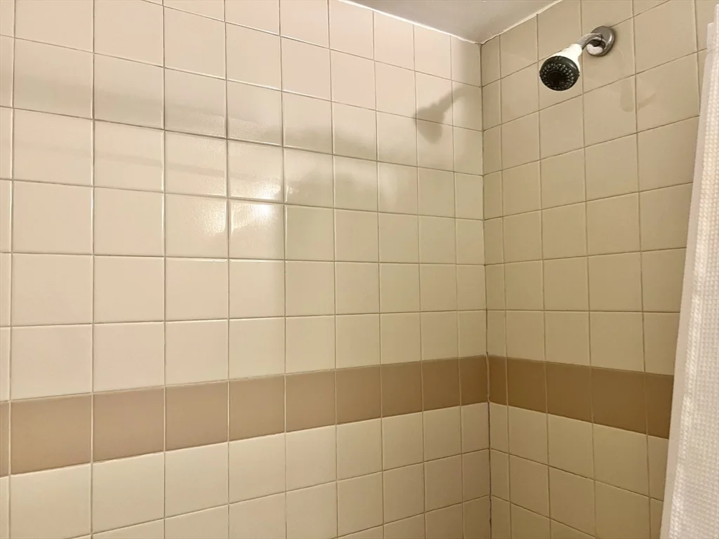 1006 Paradise Rd, Swampscott