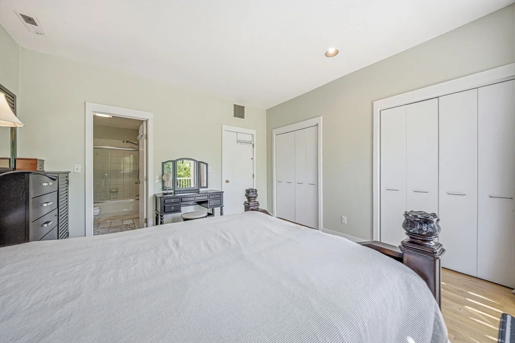 20 Ship Ave, Glenwood