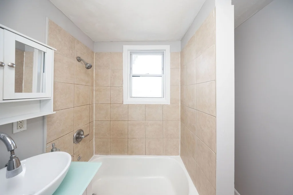 92 Green Hill Pkwa, Worcester