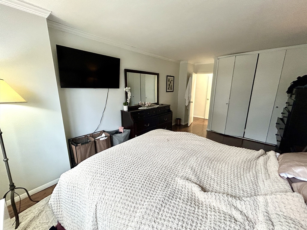 6 Whittier Pl, West End