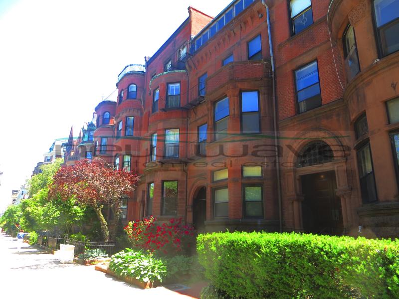 206 Commonwealth Ave, Back Bay