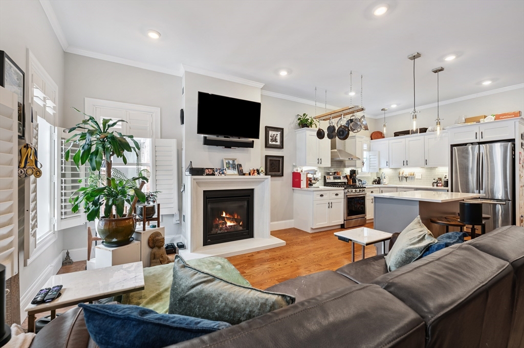 338 Meridian St, East Boston