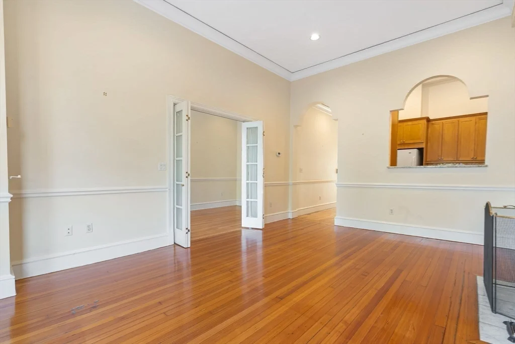216 Commonwealth Ave, Back Bay