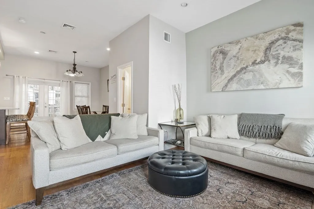 100 Old Harbor St, South Boston