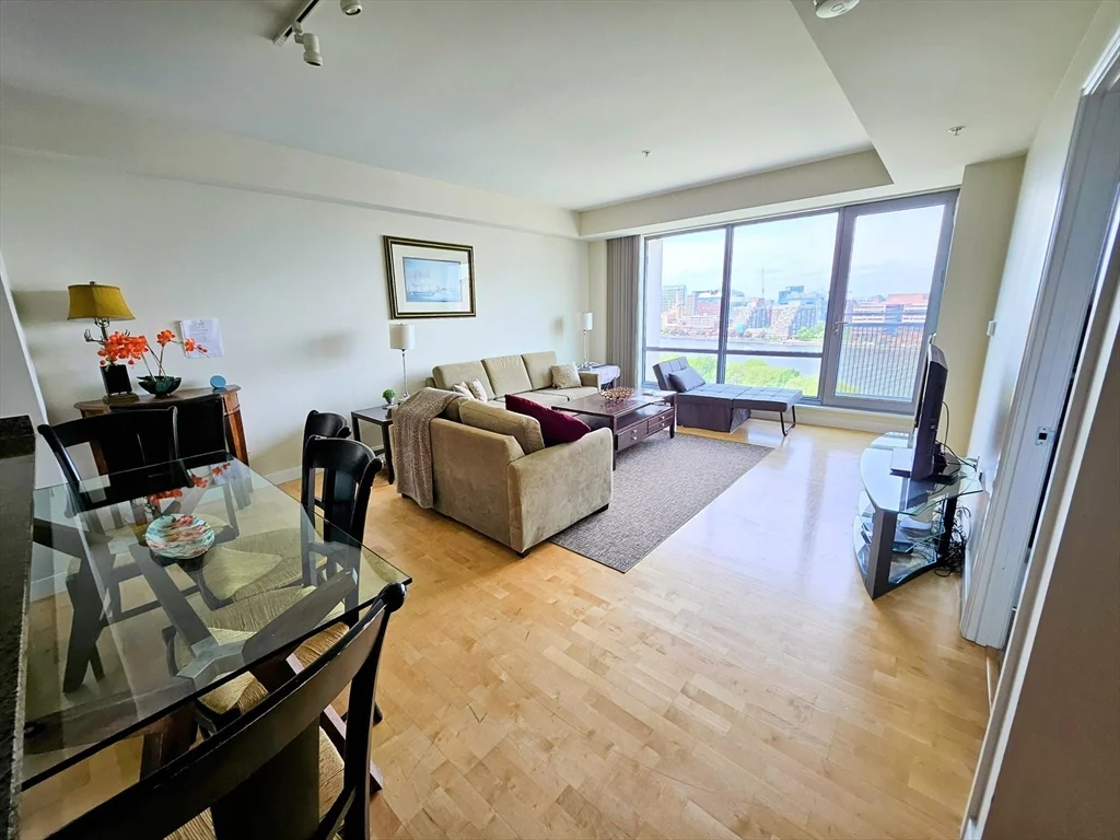 175 Blossom St, West End