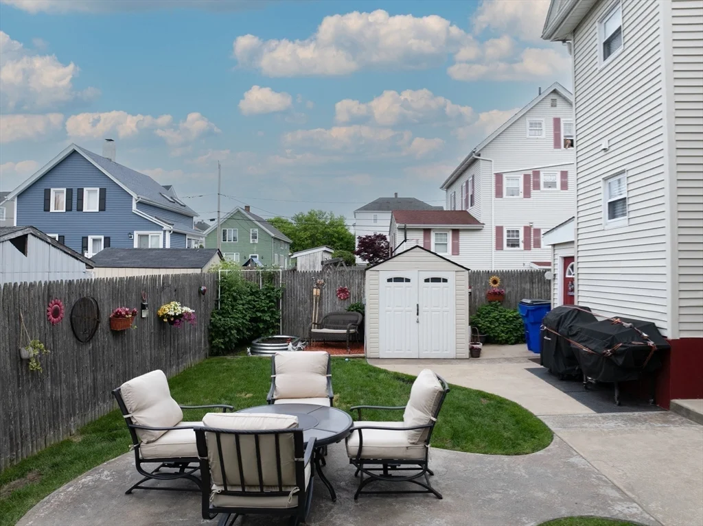 522 Slade T, Fall River