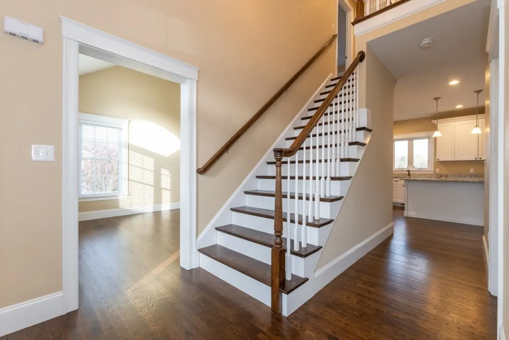 15 Hialeah Ln, Framingham