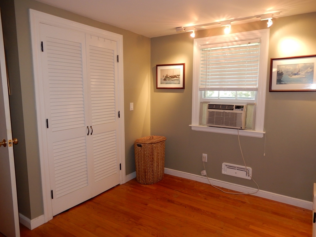 9 Fleetwood Dr, Norfolk