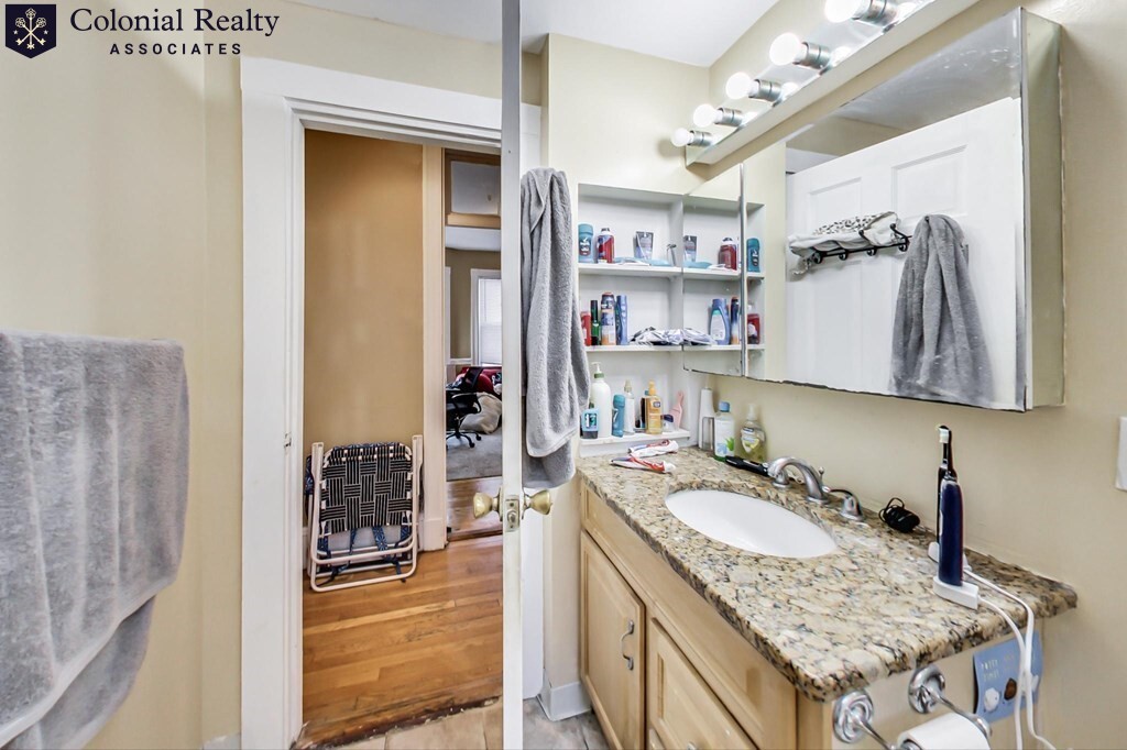 49 Hillside St, Mission Hill