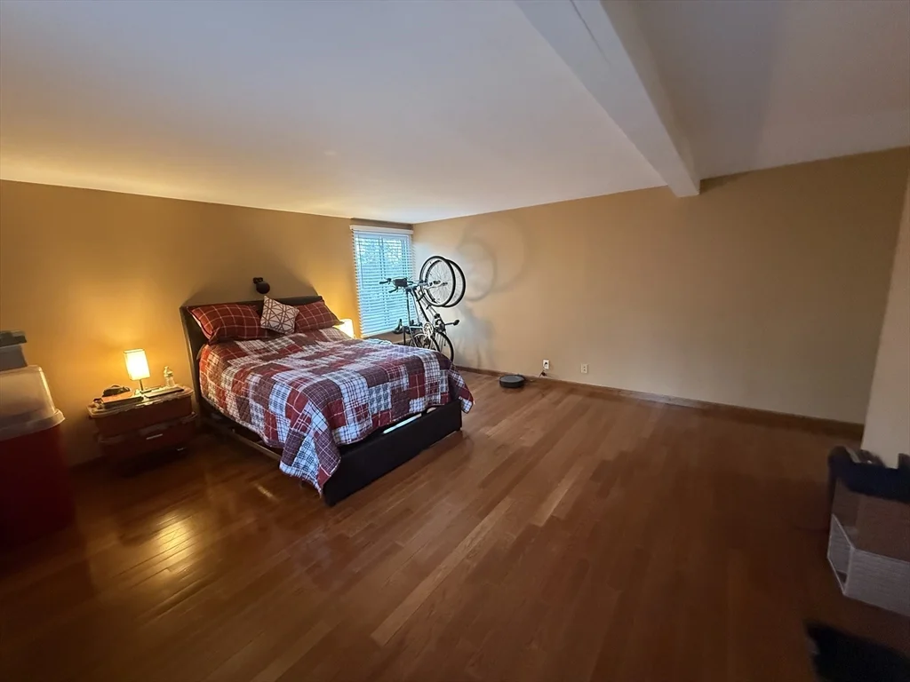 4 Longwood Dr, Andover