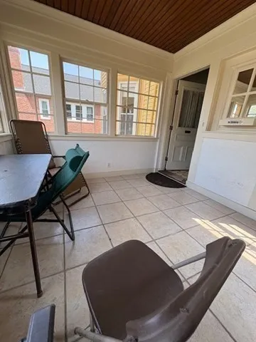 664 Washington St, Oak Square