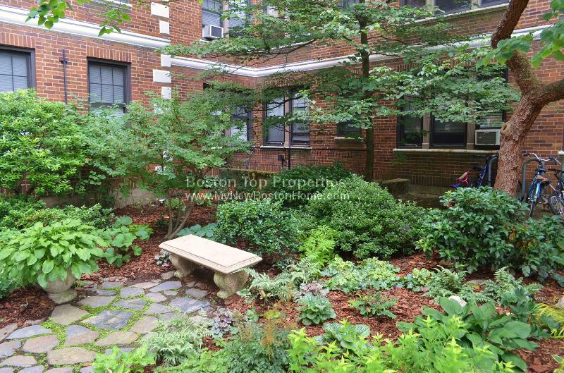 64 Queensberry St, Fenway