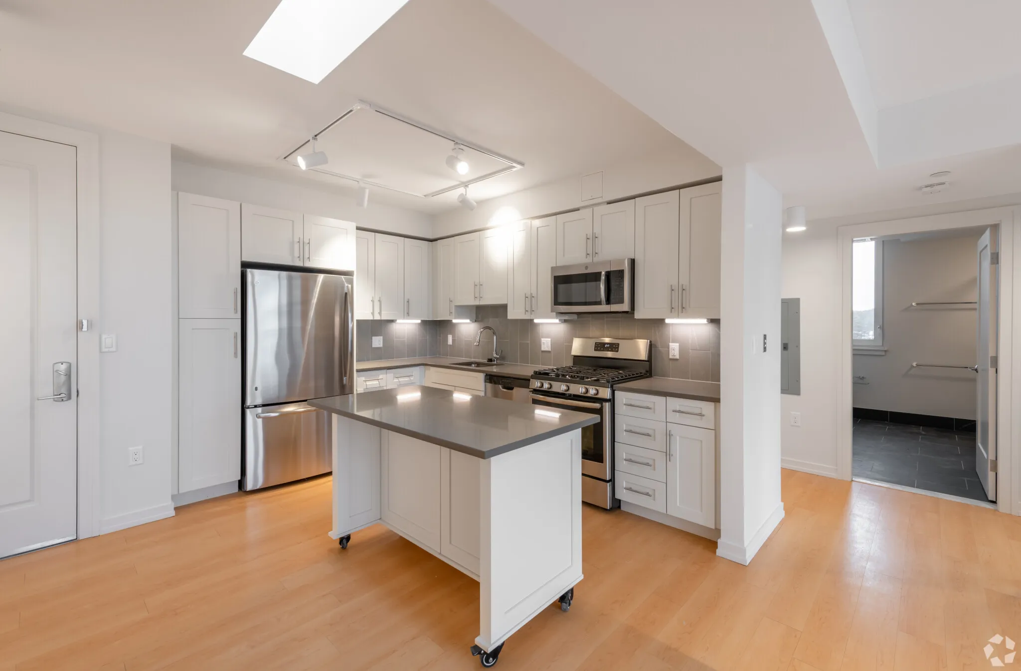 77 New St, Neighborhood Nine