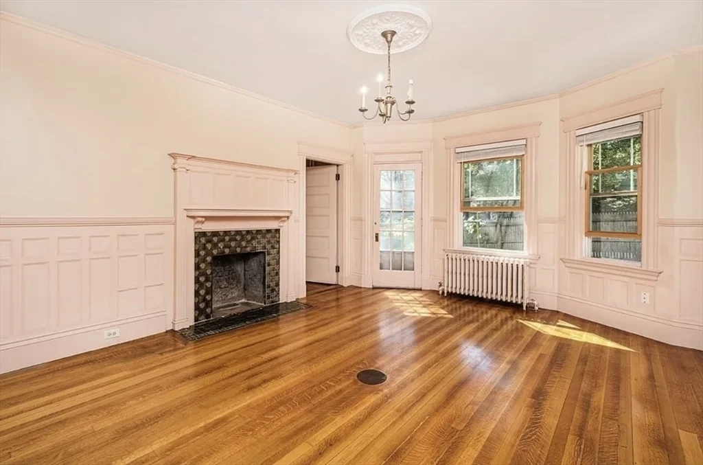 161 Walnut St, Newtonville