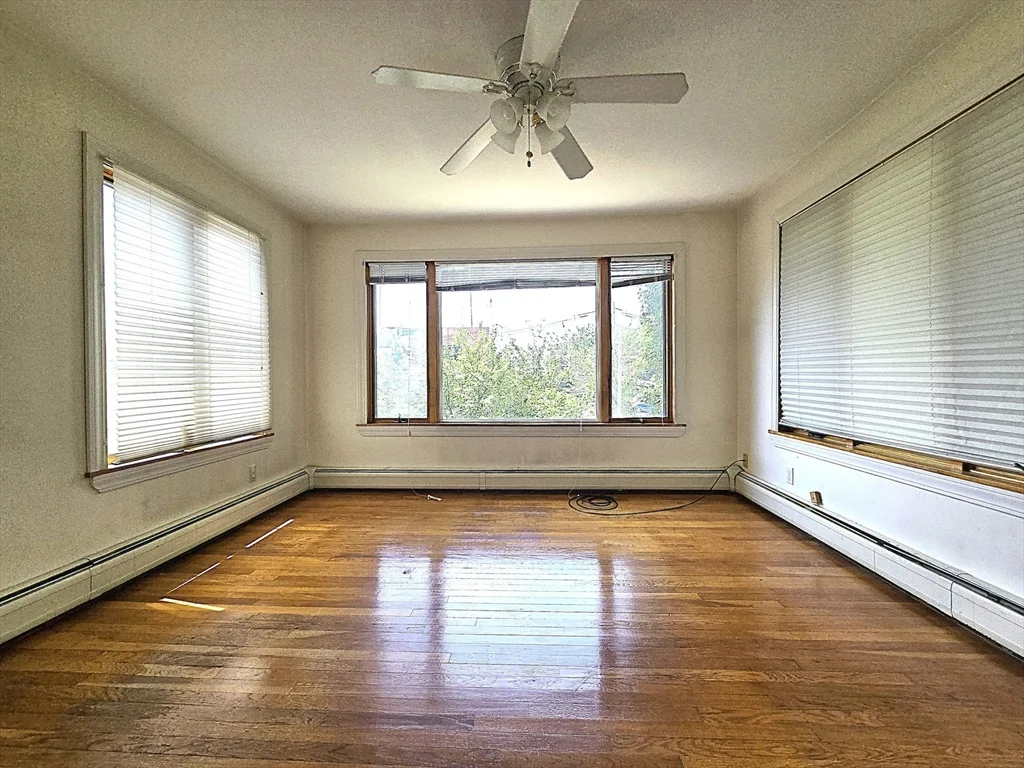 20 Willow St, Newton Center